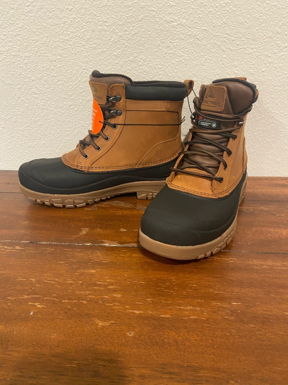 Men's 9 Ozark Trail, Lace-up, Snow/Rain and Shine Work Boots. NWT
